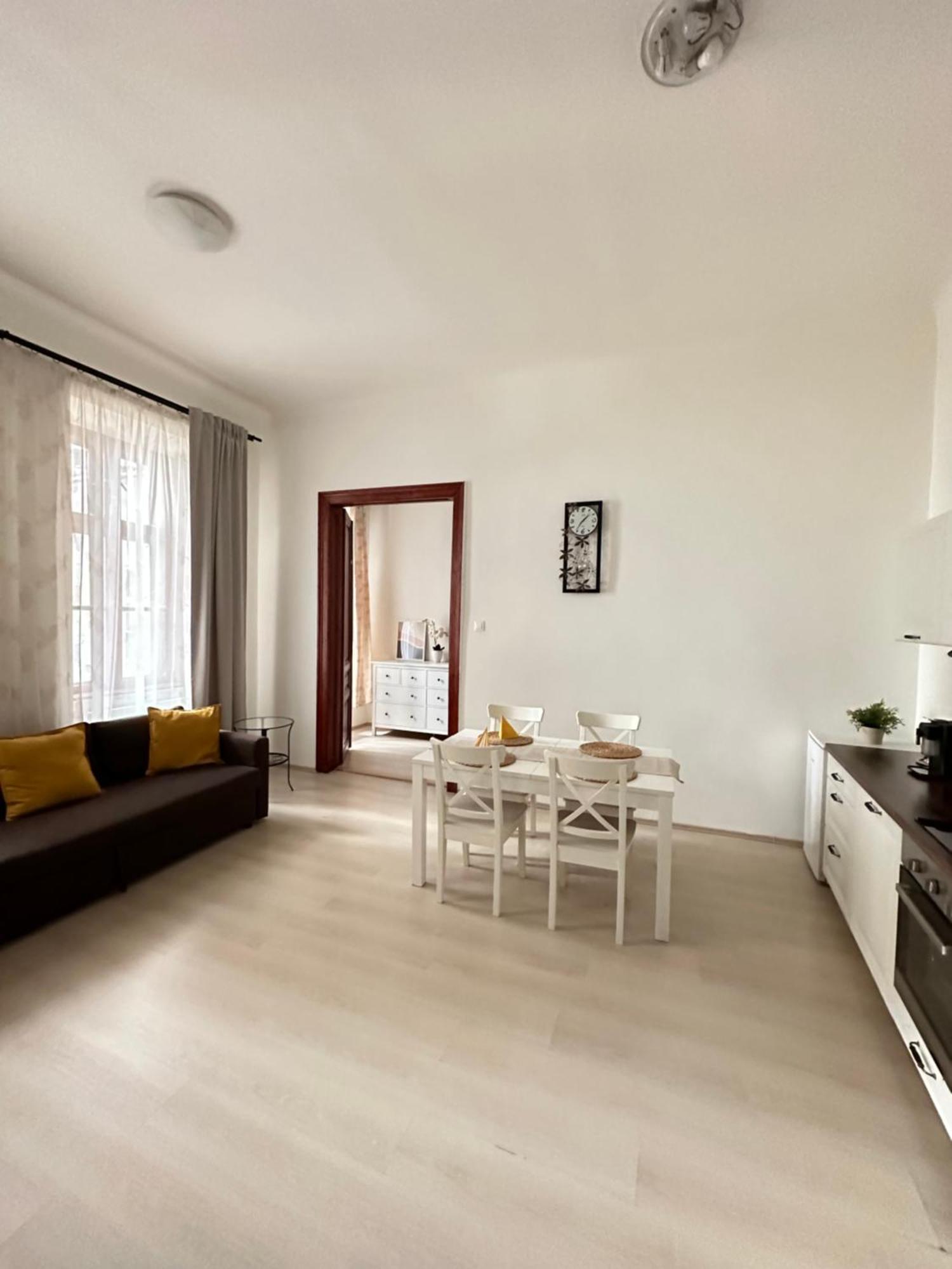 Apartment In Historical Part - Old Town Top Address Bratislava Eksteriør billede